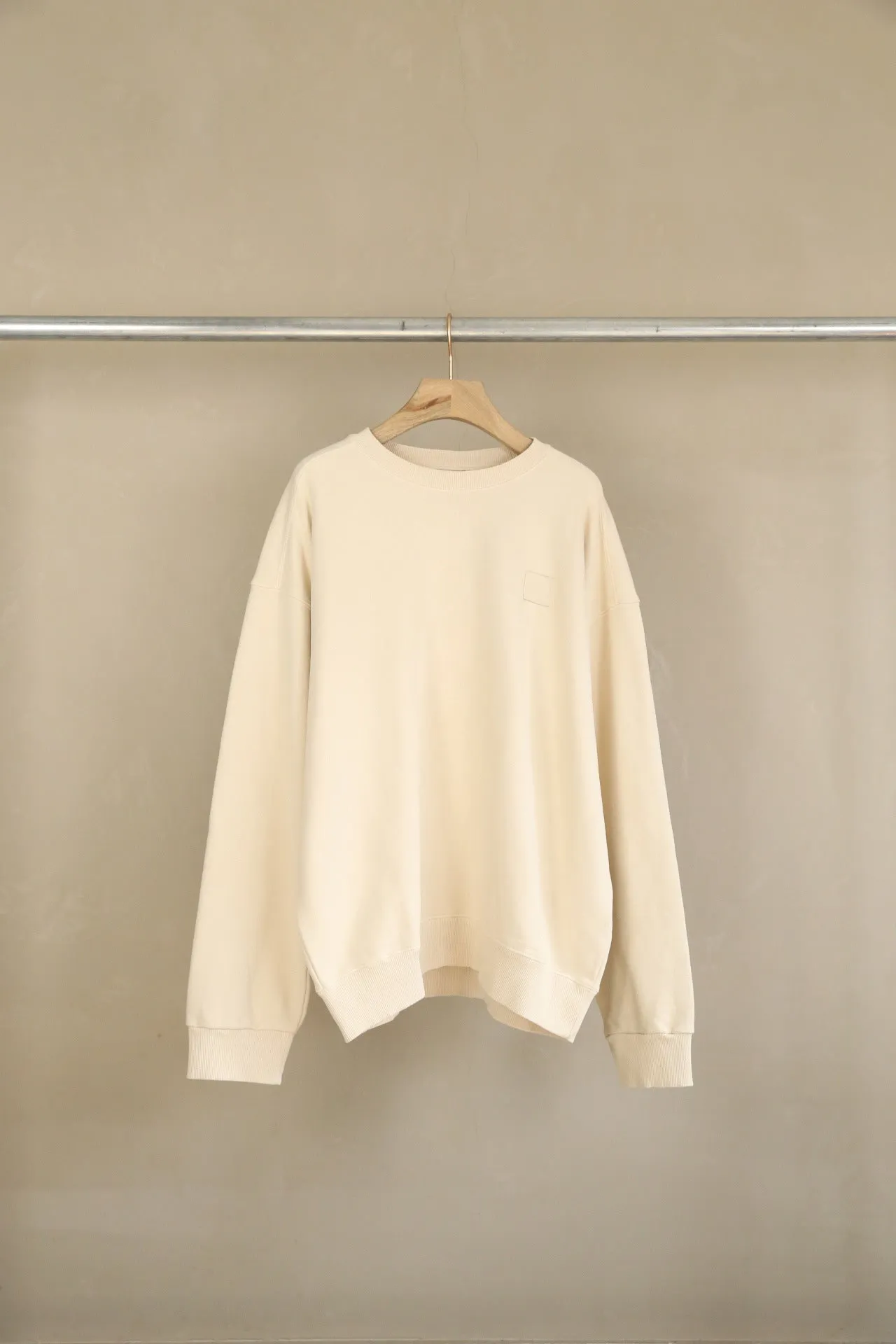 Advbridge winter outfits men Classic Logo round Neck Pullover Sweater Korean Style Solid Color Loose Long Sleeve Top for Men and Women
