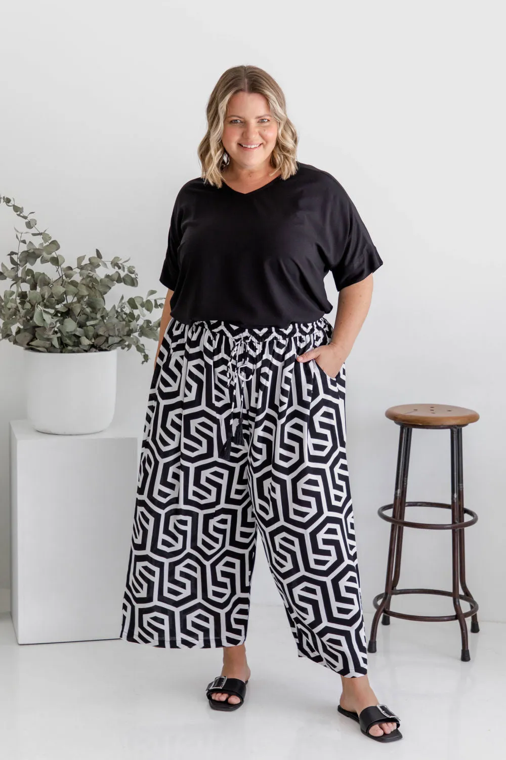 Wide Leg Relaxed Fit Pants - Black & White Geo
